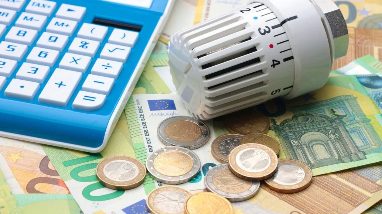 Heizkosten senken mit einem simplen Trick: die Ablage über dem Heizkörper